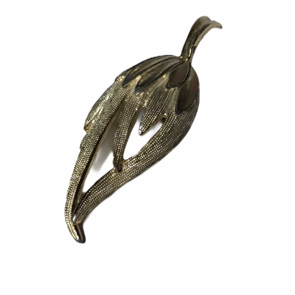 Vintage Gold textured Flower Brooch